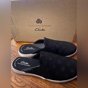 Clarks Breeze Shore womens size 9.5 slip on shoes NEE